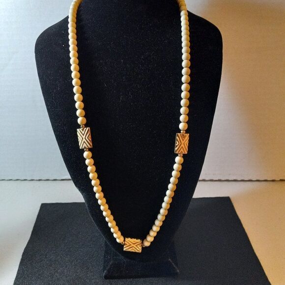 Napier Bead & Gold Tone Metal/Enamel  Necklace - Picture 1 of 6